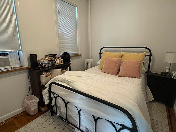 3rd image of 238 E 6th St APT 4