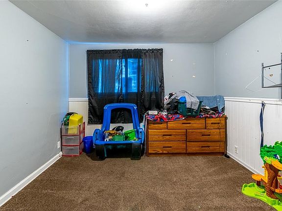 3rd image of 423 Alderson Ave
