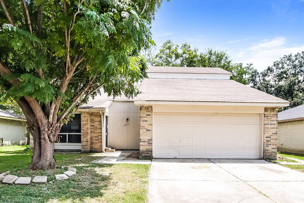 4 bed, 2.5 bath, 2397 sqft, $2,280 — Photo 1