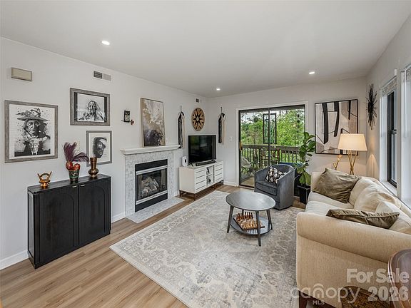 3rd image of 1305 Abbey Cir