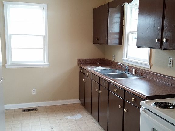 4th image of 926 Kellogg Ave NW