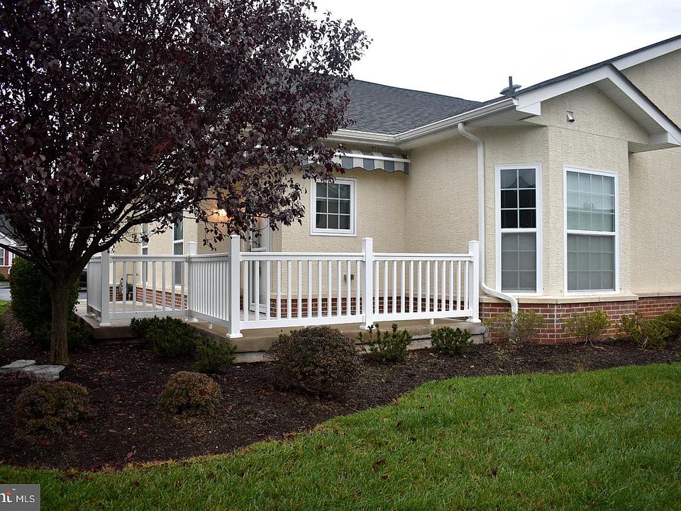 1st image of 15027 Dahlia Dr