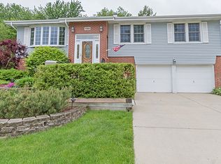 1180 Lancaster Ct, Hoffman Estates, IL 60169