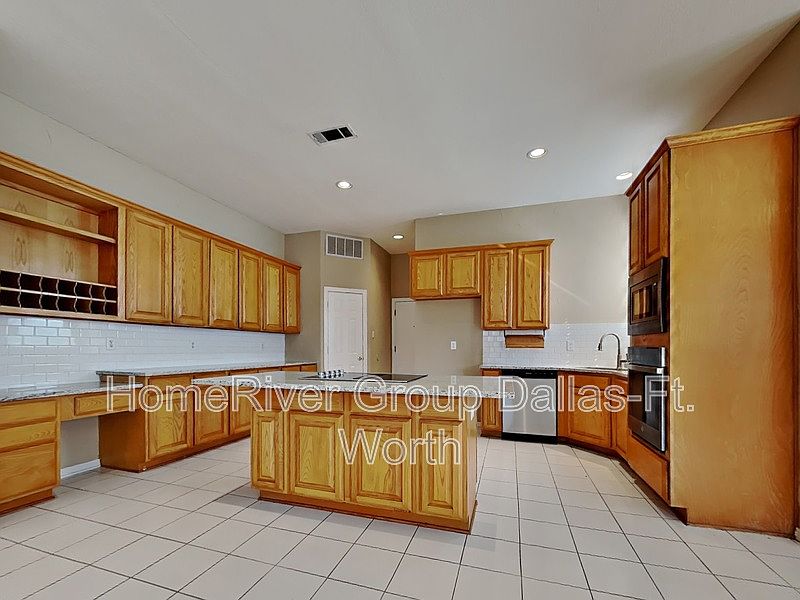 1st image of 700 Water Oak Dr
