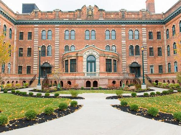 300 Alexander St APT 203