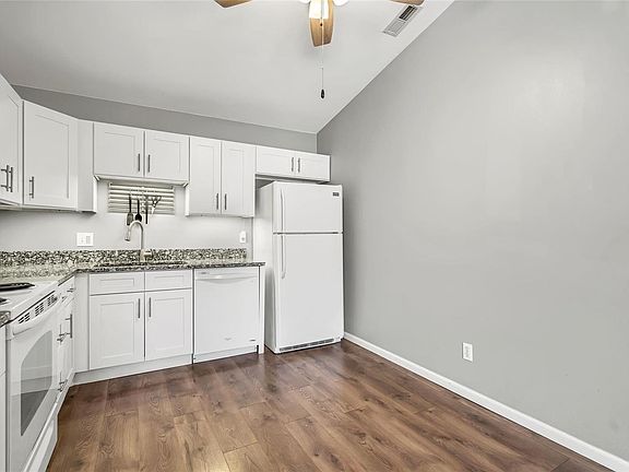 5th image of 1936 Marine Terrace Dr APT K
