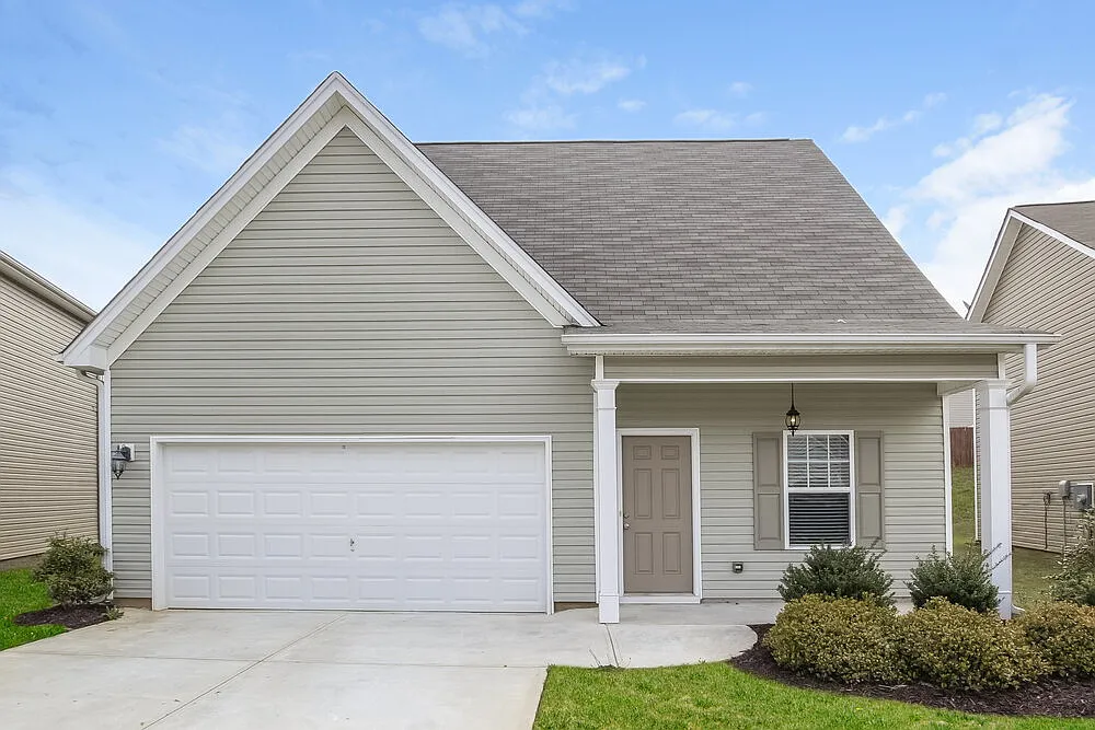 3 bed, 2.5 bath, 1615 sqft, $3,040 — Photo 1