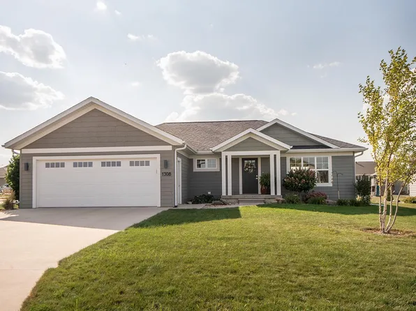 1308 Madison Pl SE, Orange City, IA 51041