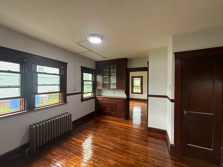 42 Maple St — Photo 4