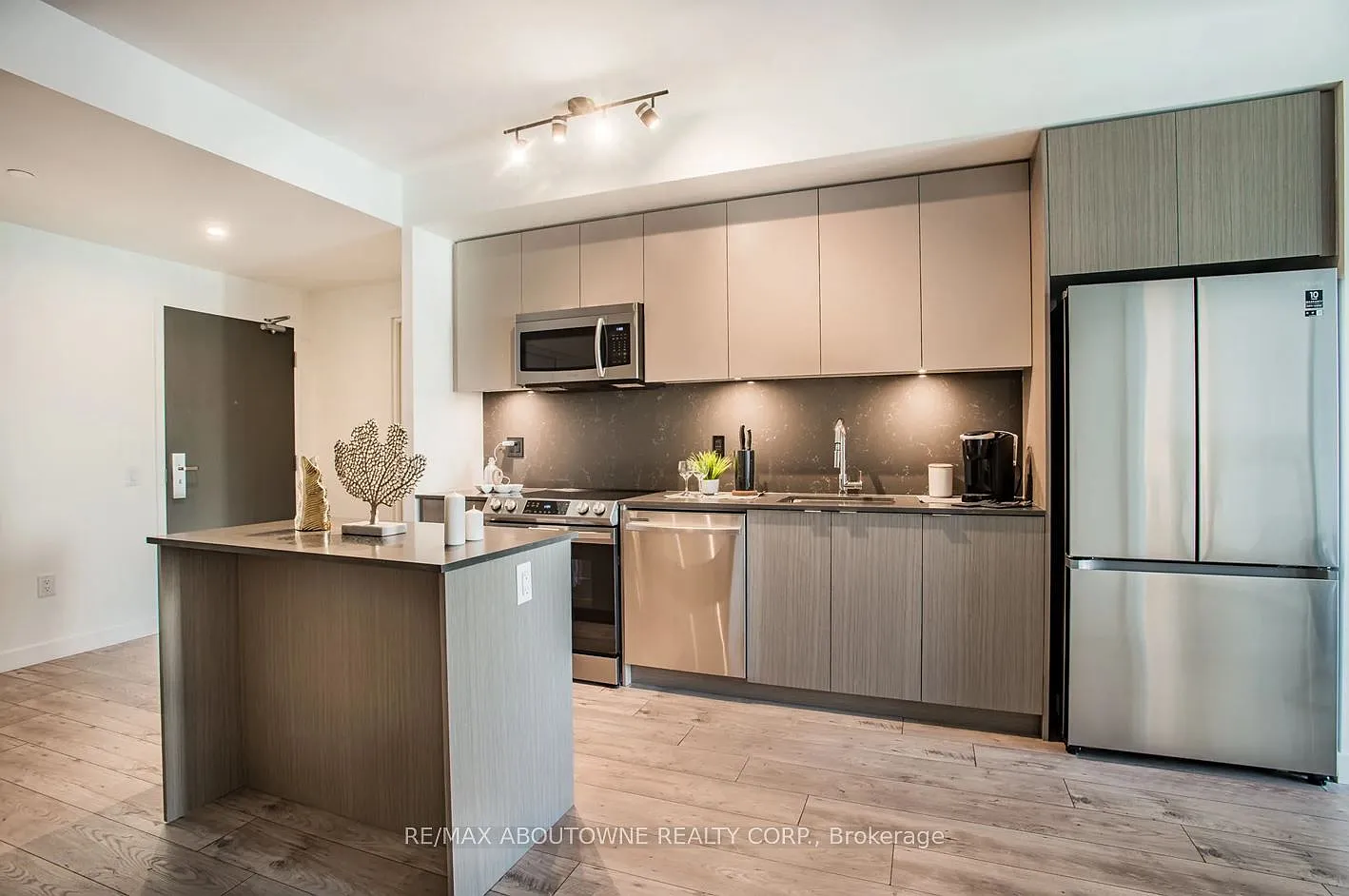 2 bed, $3,300 — Photo 4