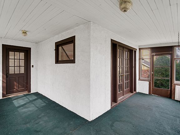 3rd image of 2334 Maple Rd