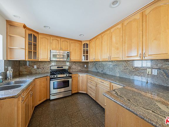 4th image of 666 W Doran St
