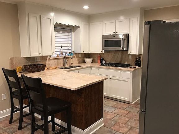 2nd image of 227 Cordoba St