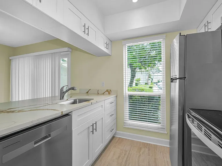 645 Windrush Bay Dr — Photo 15