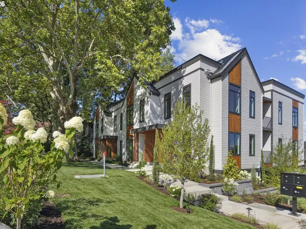 703 1st St, Lake Oswego, OR 97034