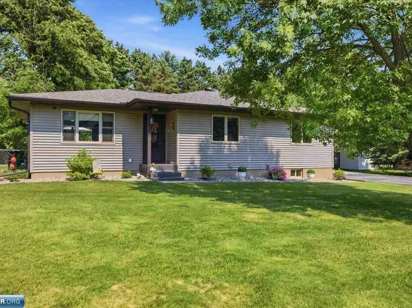 4494 Woodlawn Cir, Eveleth, MN 55734