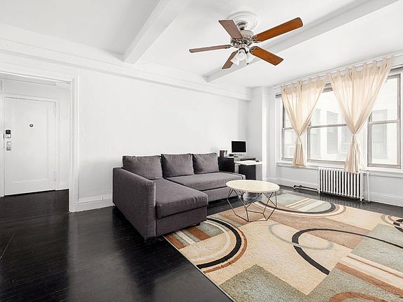 3rd image of 325 W 45th St #312