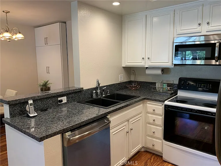 22100 Burbank Blvd #22100 — Photo 26