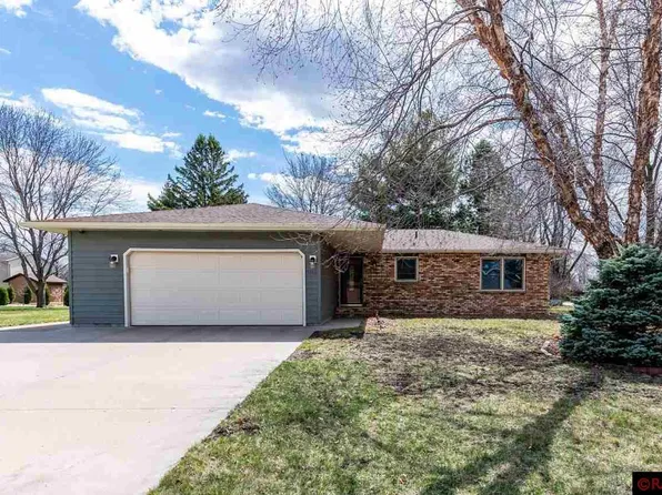 2155 Northridge Dr, North Mankato, MN 56003