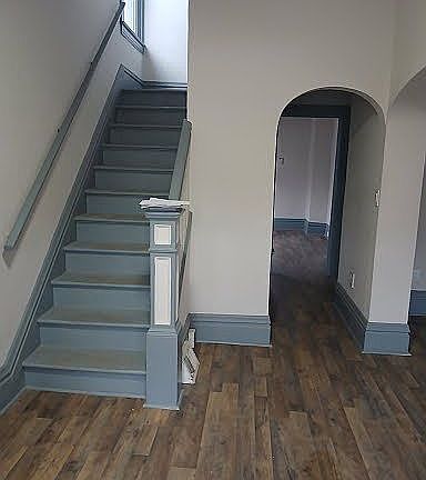 4th image of 1109 Victoria Ave