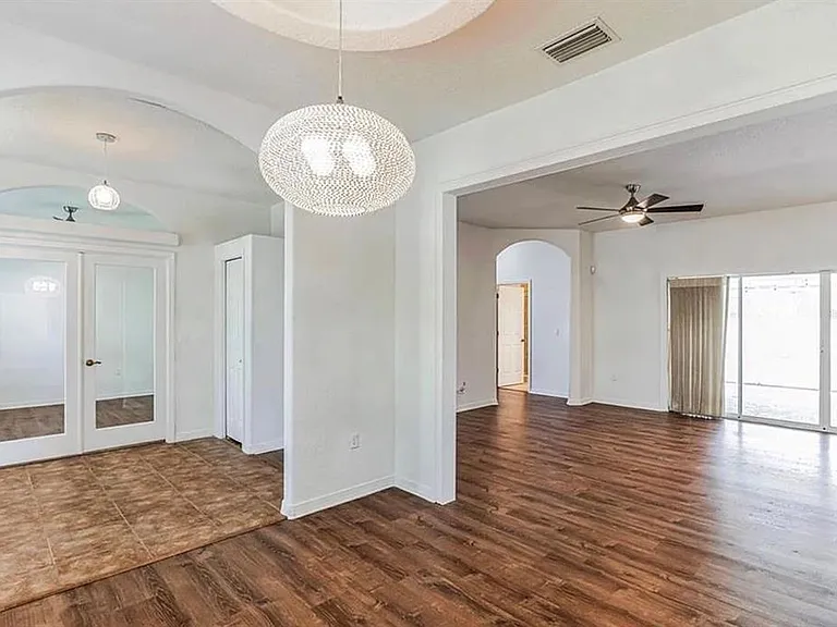 4901 Culdesac Ct — Photo 2