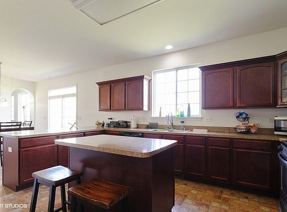 4th image of 39351 Castleford Ln