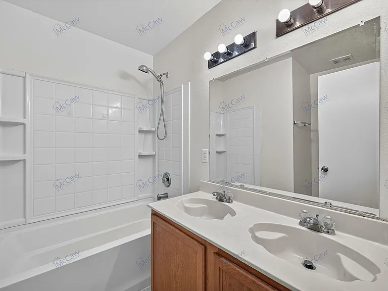 1608 Diamond Lake Trl — Photo 14