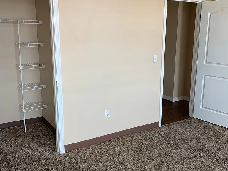 524 W Will Rogers Blvd — Photo 12