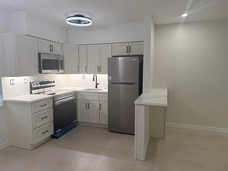 2725 Middle River Dr #11 — Photo 5