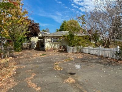 2352 Castle Ave, Roseburg, OR, 97471