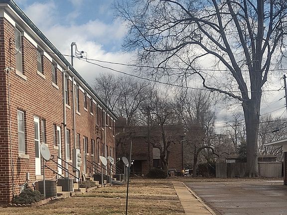 2nd image of 4406 S Park Dr