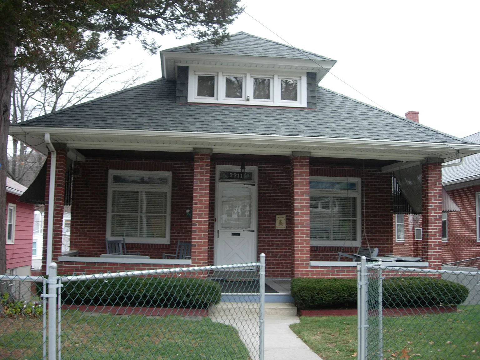 2211 Fairview Ave photo 1