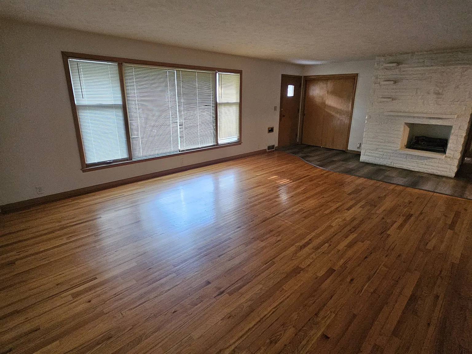 4 bed, 1.5 bath, 2005 sqft, $1,695 — Photo 2