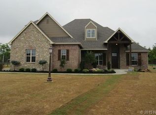 6521 N Oakwood Cir, Owasso, OK 74055