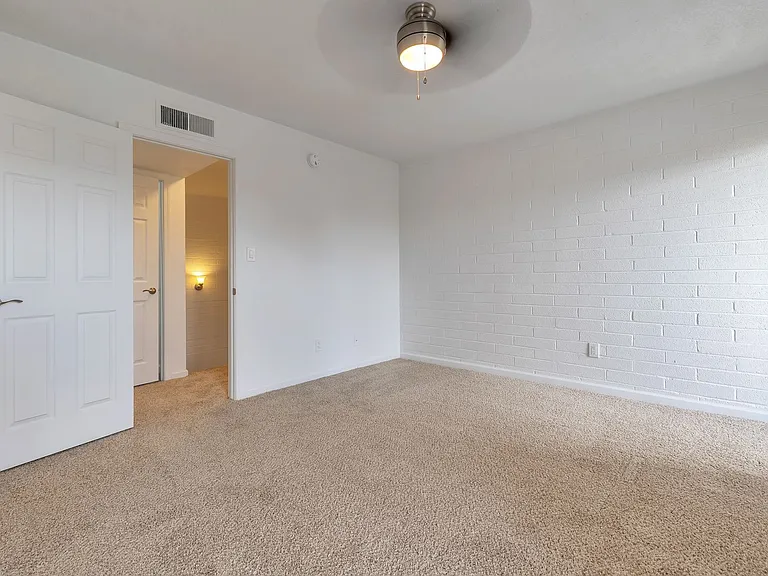 1815 W Tuckey Ln — Photo 53