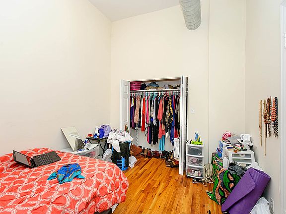 5th image of 1700 W Barry Ave APT 1R