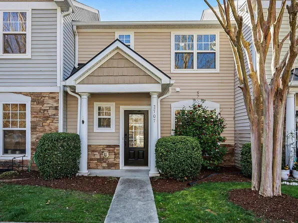 2707 Sunny Corners Ct, Raleigh, NC 27614