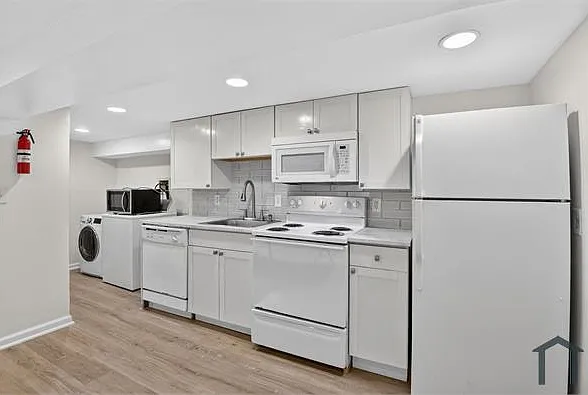 141 Uhland Ter NE #B — Photo 3