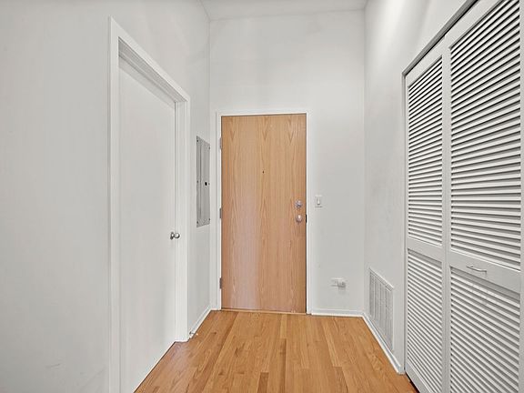 5th image of 1000 E 53rd St #4
