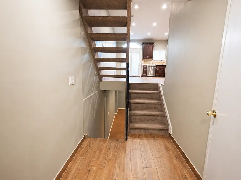 105 Crown Ave — Photo 4