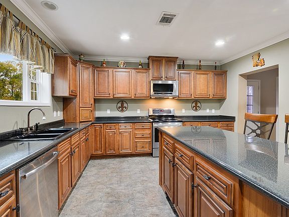3rd image of 1247 Elmwood Dr