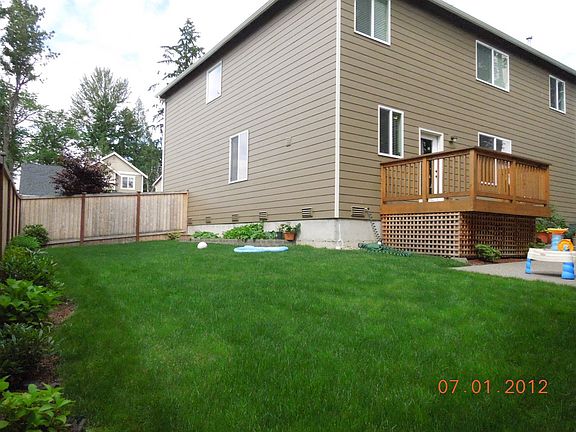 Lg yard with garden area