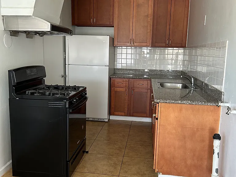 6224 Plumas Ave — Photo 5