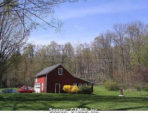 Lg barn/garage w/ loft