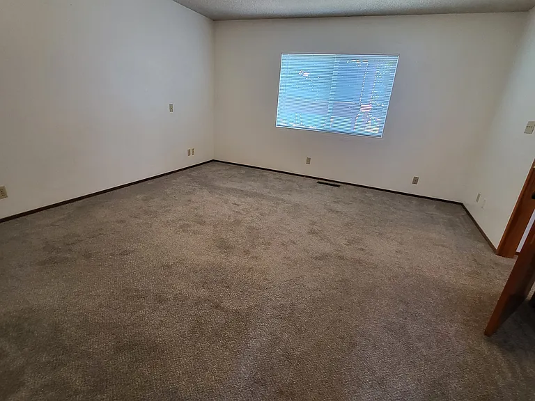 906 Balra Dr — Photo 18