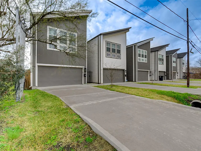 4220 McKinley St — Photo 2