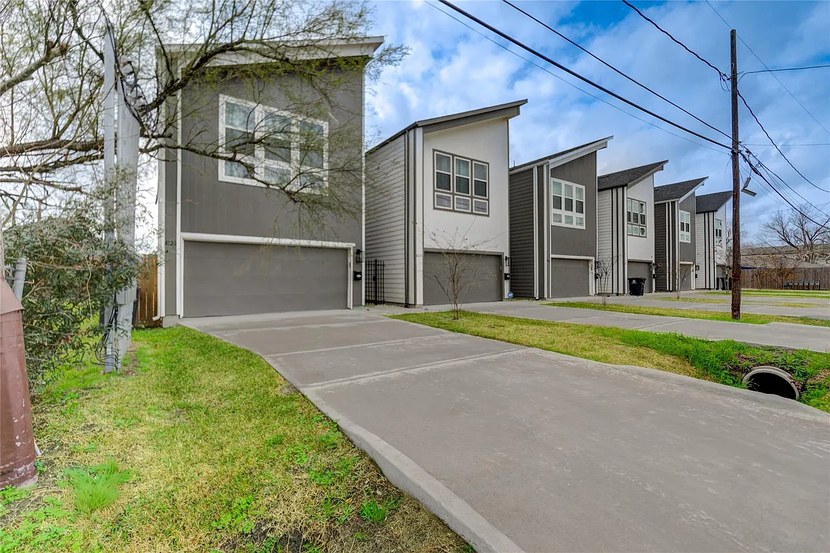 Building Photo - 4220 McKinley St