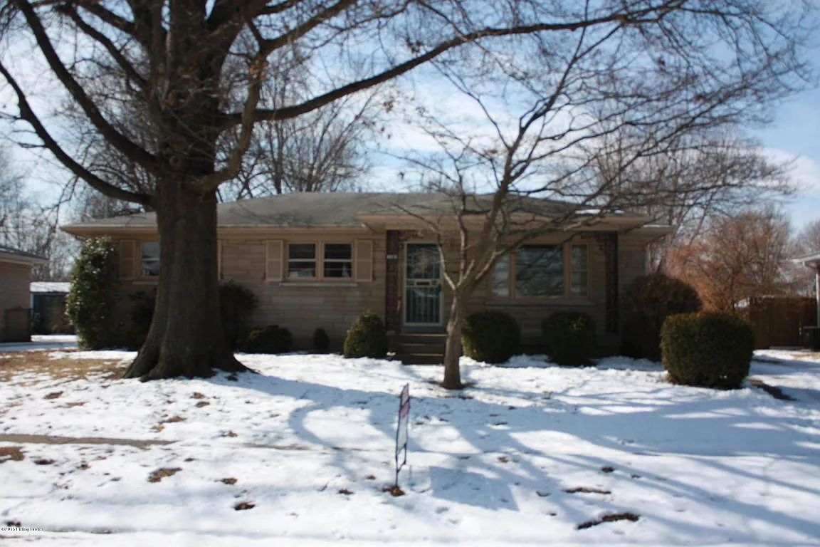 4916 Rockaway Cir photo 1