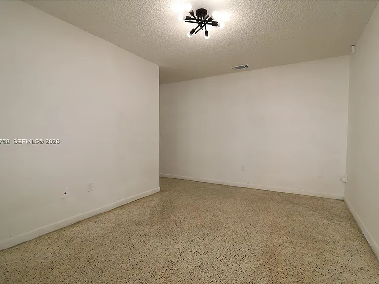 951 SW 7th St #5 — Photo 3
