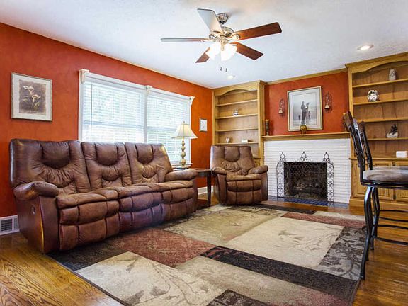 4th image of 4417 Southridge Dr